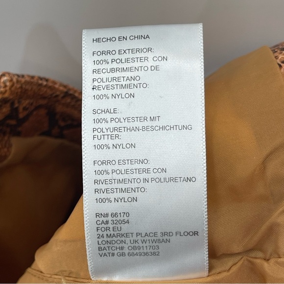 NWT URBAN OUTFITTERS Bobbi Snake Print Notched Mini
Skirt Size Medium - Picture 15 of 16